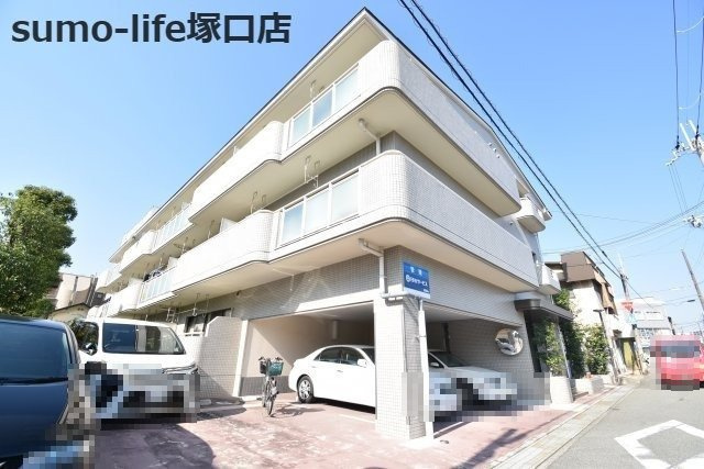 ドレム伊丹の外観