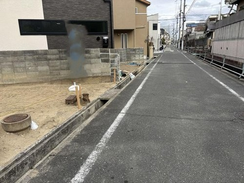 上甲子園1丁目建築条件付き土地の前面道路含む現地写真