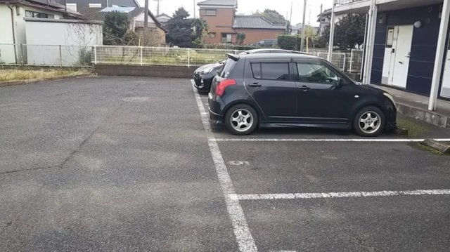 レオパレスリヴェールやまだ2の駐車場
