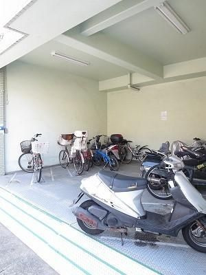 本町グリーンハイツの駐車場