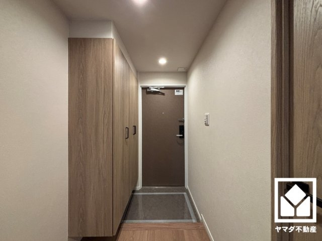 サンロイヤル新田辺アカデミア２号館の玄関