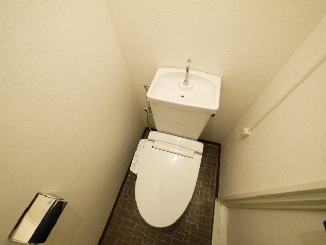 タダスビルの収納|ゆったりとした空間のトイレです