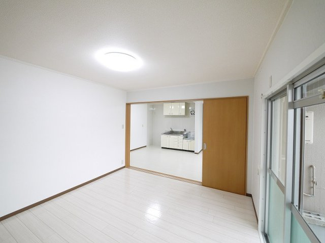 タダスビルのキッチン|きれいな洋室です