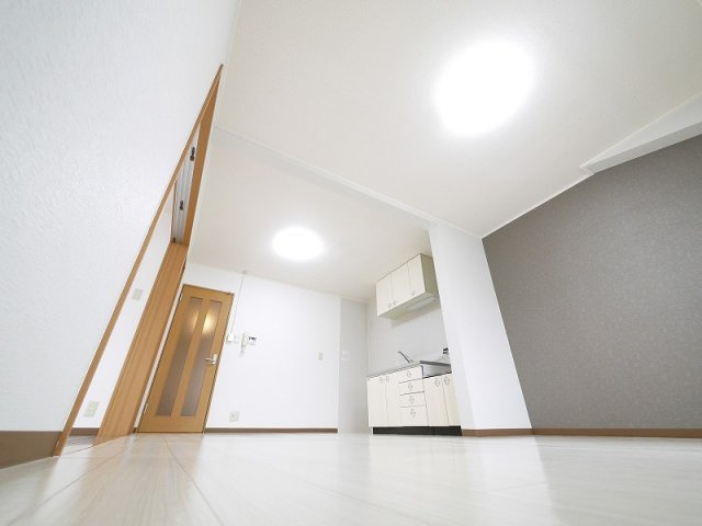 タダスビルの寝室|おしゃれな居間です