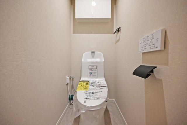 コート甲子園南１番館|新調済みのトイレでウォシュレット機能が付いており、清潔で心地よくご利用いただけます。