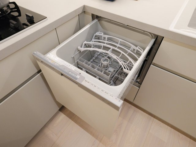 オーベル目白アヴァンタージュのキッチン|◆食器洗浄機◆家事の時間を短縮できる優れもの。さらに節水・節約を同時に行うことができるので、人気があり重宝します。
