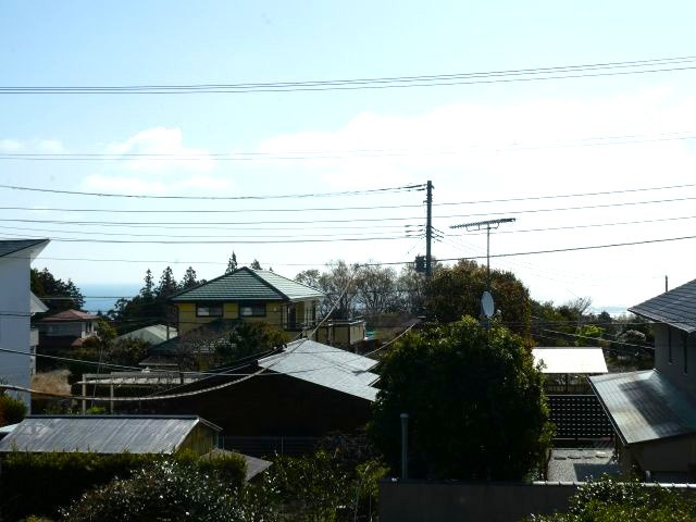 平坦地で陽当たり良好なガレージハウス2SLDKの展望|少しだけ海が見えます