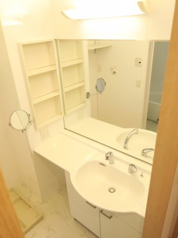 カーサ　ヴィバーチェの独立洗面台