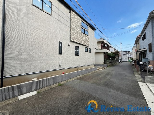 新築戸建　茅ヶ崎市高田2丁目の前面道路含む現地写真