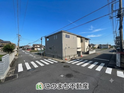 【前面道路含む現地写真】 | CRADLE GARDEN佐野市天神町　第5　 | 【前面道路写真】人気の角地☆陽当り・解放感◎になっております！