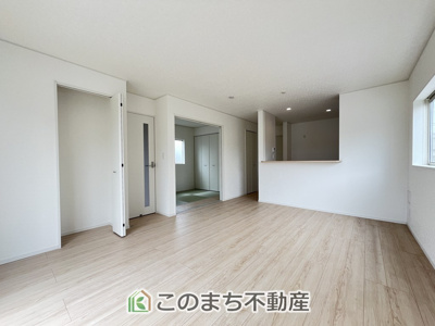 【居間・リビング】 | CRADLE GARDEN佐野市天神町　第5　 | 居心地のいいリビングは、時間を忘れてしまうくらいホッとする空間です☆
