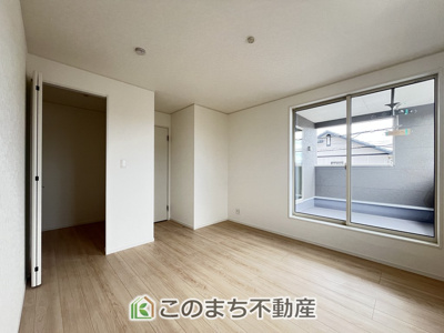 【洋室】 | CRADLE GARDEN佐野市天神町　第5　 | 大切なプライベート空間は、趣味に合わせて使って頂けるようシンプルに仕上げてあります♪
