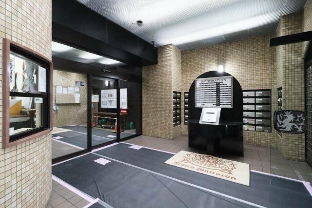 ライオンズマンション鶯谷第２のエントランス