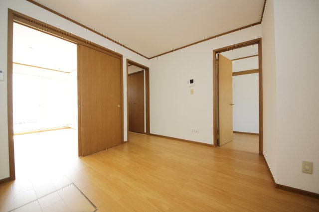 アーバンクレスト伏見Aの居間・リビング