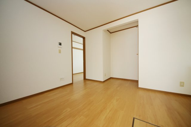アーバンクレスト伏見Aの居間・リビング