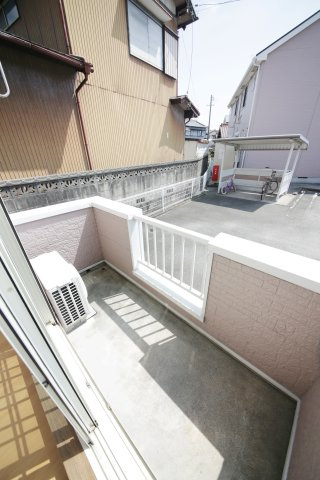 アーバンクレスト伏見Aのバルコニー