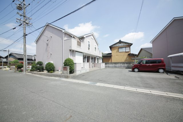 アーバンクレスト伏見Aの駐車場