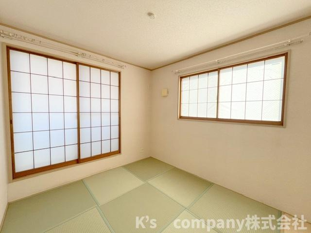 ■高座郡寒川町大曲2丁目　中古戸建の和室|和室5.2帖◇リビングに隣接しています◇