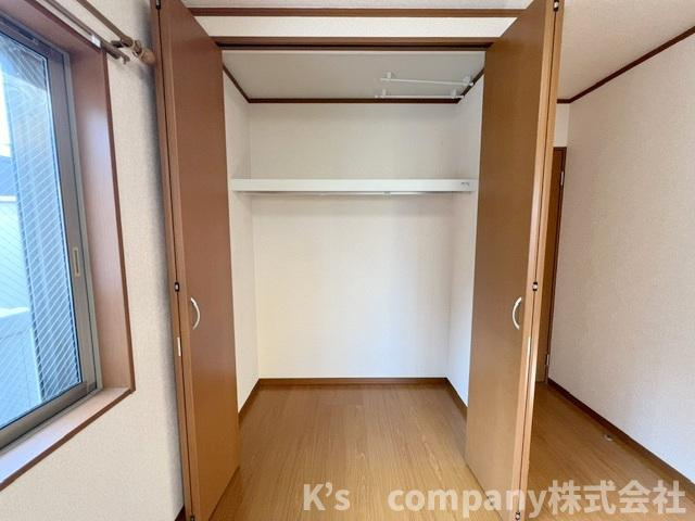 ■高座郡寒川町大曲2丁目　中古戸建の収納|洋室5.7帖の収納スペース◇