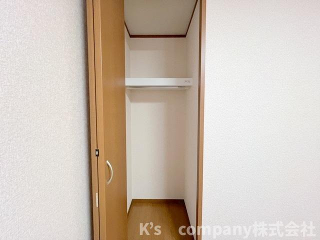 ■高座郡寒川町大曲2丁目　中古戸建の収納|洋室5.2帖の収納スペース◇