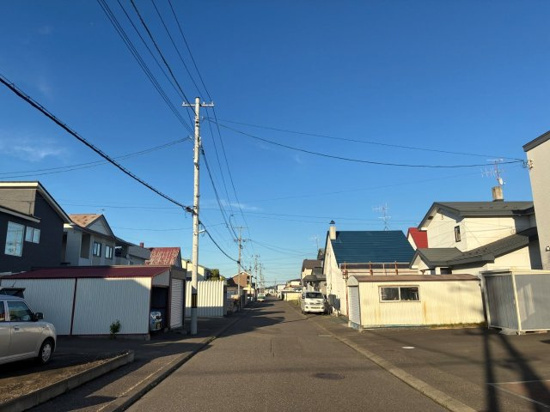 北見市中央三輪７丁目４４６番地５　中古売家の前面道路含む現地写真
