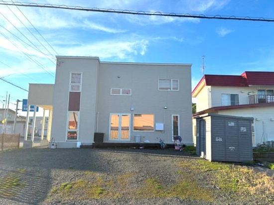 北見市中央三輪７丁目４４６番地５　中古売家の駐車場