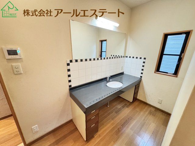 姫路市飾磨区阿成渡場　　山陽電鉄「妻鹿駅」徒歩13分の独立洗面台