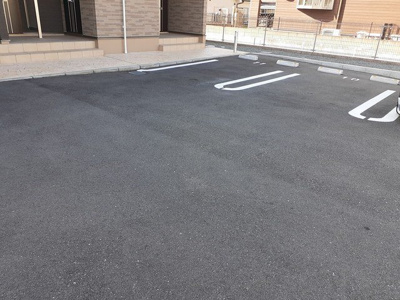 【駐車場】 | エル　フルーリエⅠ | 駐車場に車を止められます