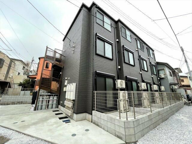 横浜市西区西戸部町２丁目のアパートの外観