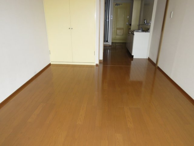 新井ビルの洋室