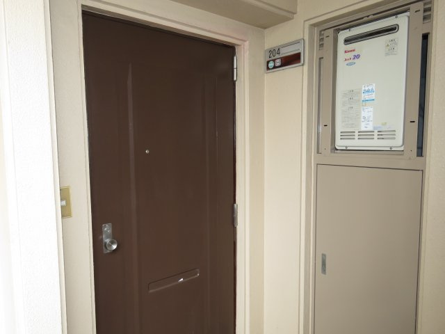 新井ビルの玄関