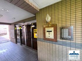 ペット可！ バス停「竹越」徒歩約3分！ユニーブル千代田橋2|エントランスはオートロック仕様。外部からの不審者の侵入を抑制し、快適で安心感のある住環境を実現しています。