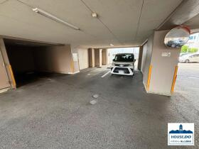 ペット可！ バス停「竹越」徒歩約3分！ユニーブル千代田橋2の駐車場|敷地内平面駐車場のようす。