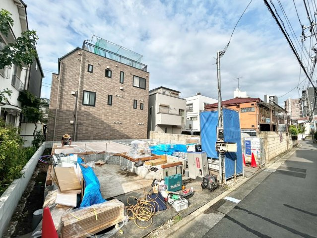 北区西ケ原1丁目　新築戸建　全2棟の前面道路含む現地写真|現地写真（2026.06.25撮影）

現地ご見学希望・資料請求などお気軽にお問い合わせ下さい！
03-5990-5201