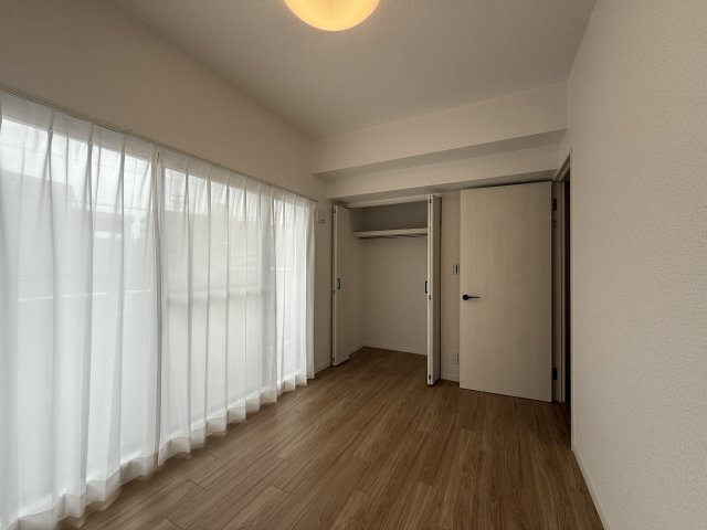 ジーオー覚王山マンションの洋室