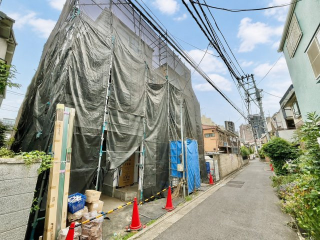 北区西ケ原1丁目　新築戸建　全2棟の前面道路含む現地写真|2026.08.31撮影

現地ご見学希望・資料請求などお気軽にお問い合わせ下さい！
03-5990-5201