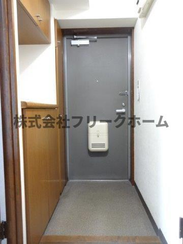 武蔵野市関前２丁目の賃貸マンションの玄関