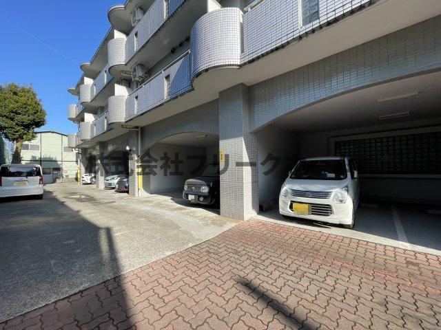 武蔵野市関前２丁目の賃貸マンションの駐車場