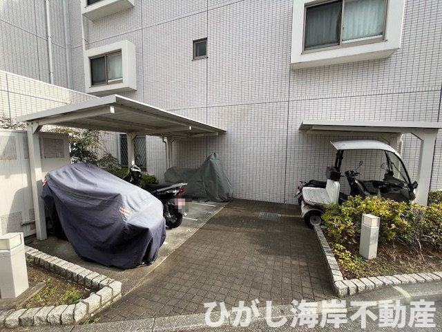 クリオ茅ヶ崎柳島海岸の駐車場|敷地内バイク置場
