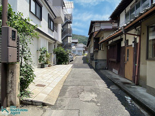 鹿ケ谷西寺ノ前町 中古テラス(C号地)の前面道路含む現地写真