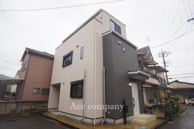 【外観】 | 八尾市上尾町2丁目 | 【築浅！令和4年11月築☆北西角地☆】ローン返済目安：月々約73602円（頭金0円、変動金利0.875％、返済期間40年、ボーナス払い無しで試算しています）
