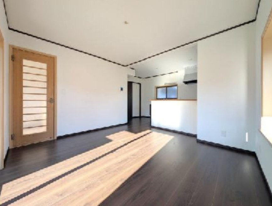 小山市横倉新田　中古戸建1の居間・リビング