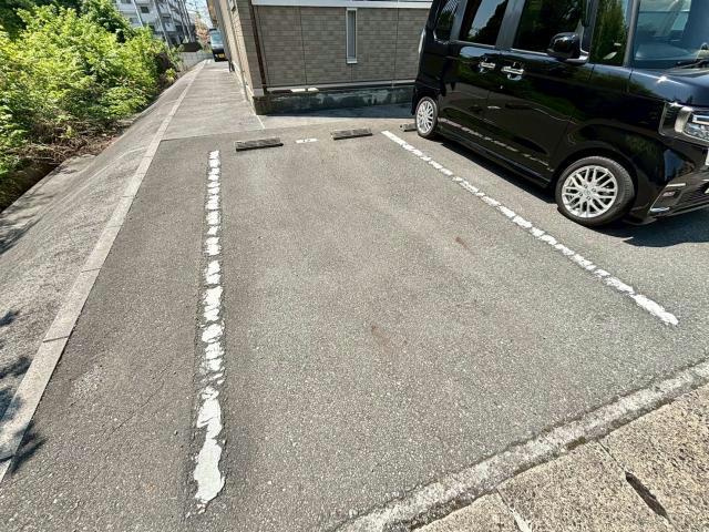 セジュール亀山　B棟の駐車場