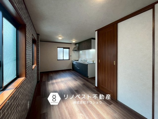 生野区生野西1丁目の居間・リビング|リビング階段で家族と顔を合わせる機会が自然と増えます◎