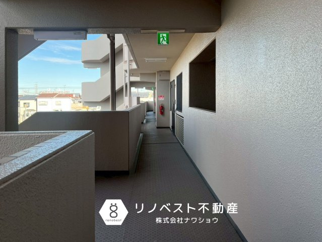 イトーピア新石切のその他共用部分|広々とした共用部の廊下なので住民同士がすれ違う時でもゆとりがあります！