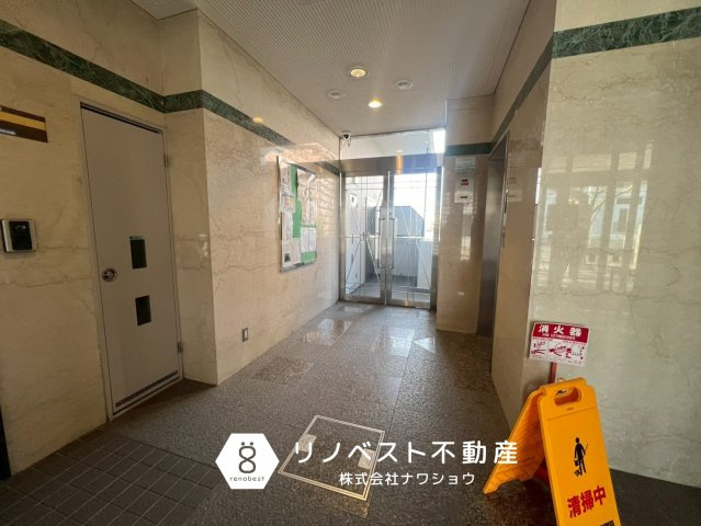 イトーピア新石切のエントランス|綺麗に清掃された共用部です！気持ちよく生活ができそうですね！