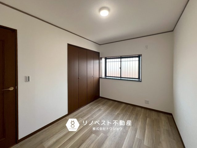 東大阪市新池島町１丁目の洋室|シンプルな洋室で家具のレイアウトがしやすいです◎