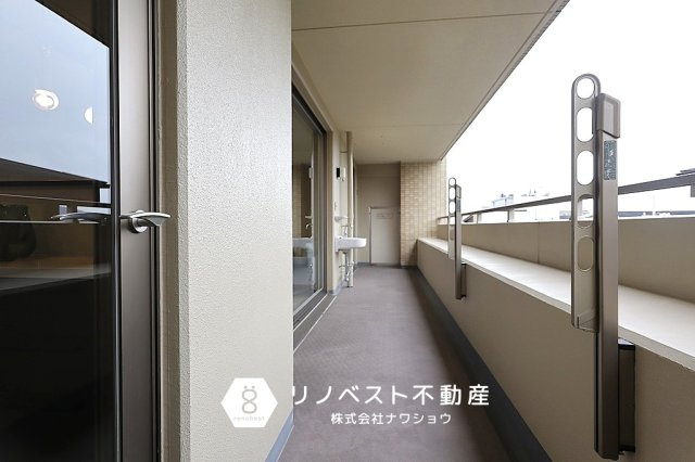 シャルマンフジ鴻池新田グランフォーラムのバルコニー|約18㎡もある広々としたバルコニー♪
洗濯物干しスペースとしてもお使いいただけます◎