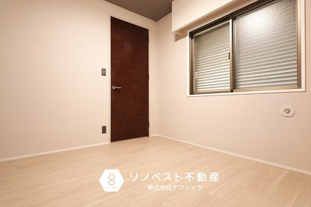 シャルマンフジ鴻池新田グランフォーラムの洋室|約4.7帖の洋室。
玄関や水回り設備への動線が良く、生活時間が異なるご家族も安心♪
