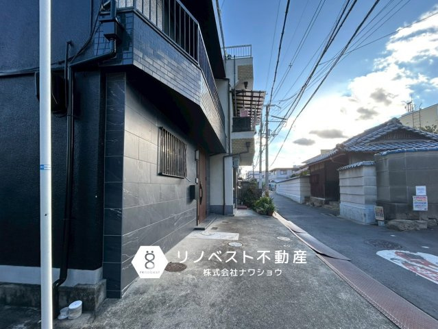 東大阪市本庄１丁目の前面道路含む現地写真|閑静な住宅街に立地。
前面には駐輪が可能なスペースも◎